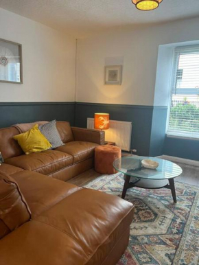 Stylish 3 Bedroom Cottage - in heart of Tenby Town